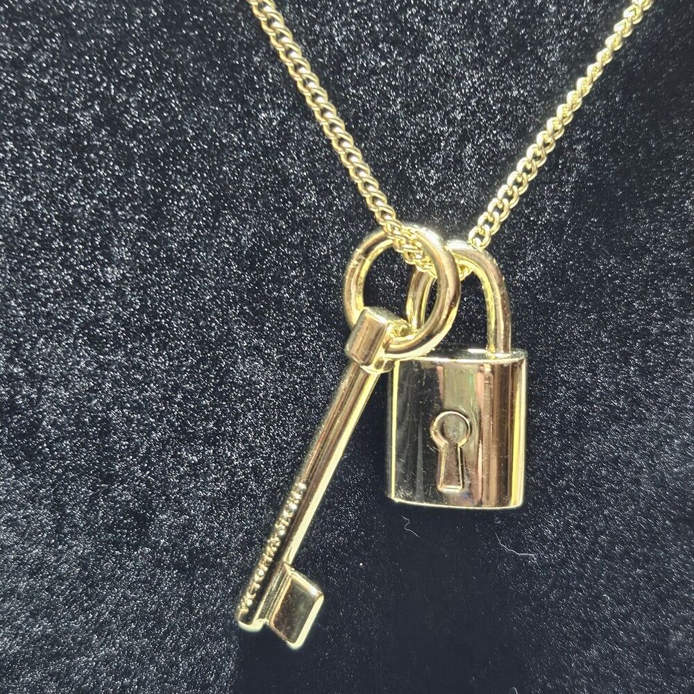 Victoria's Secret Limited Edition Scandalous Lock & Key Charm Necklace 40-42.5"